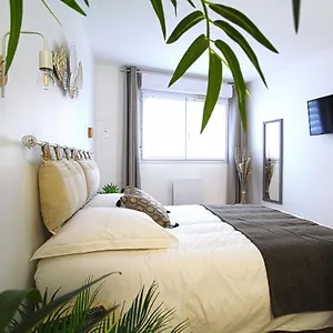 https://levasion-lourdaise-terrasse-centre-parking-wifi.midi-pyreneeshotels.com